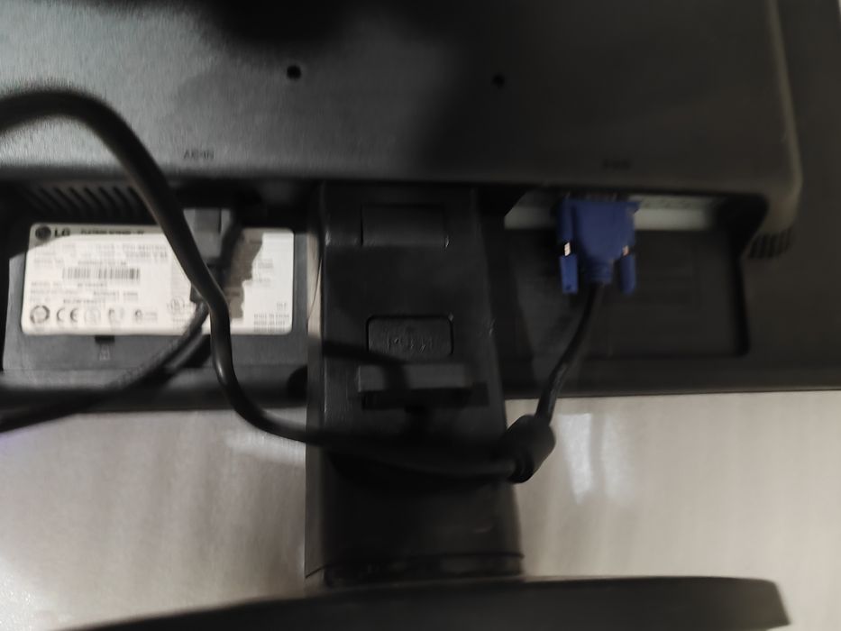 LG E1942s хороший