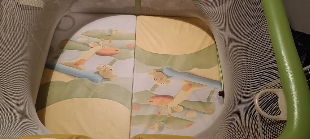 Сгъваема бебешка кошара на CAM