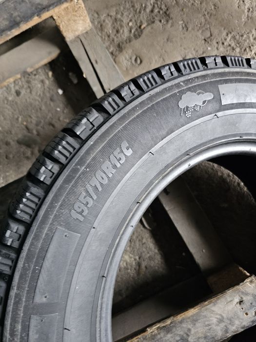 2 anvelope iarna 195 70 15C Michelin Agilis