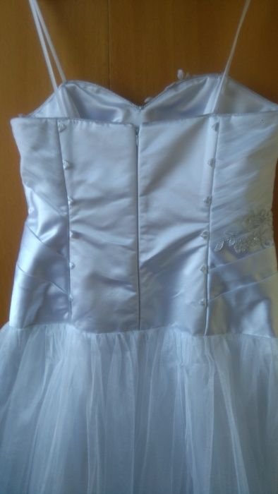 Сватбена рокля L - XL размер / позволява преправяне