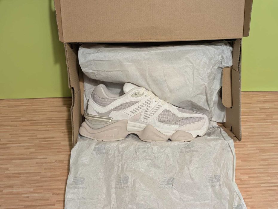 Vand New Balance 9060 Grey Moonbean Marime 38