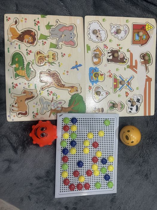 Столик 2 в1 и игрушки