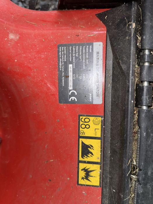 Vand masini de tuns gazonul pe benzina Media Line