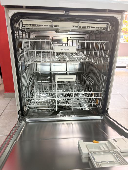 Miele G 4203 sc свободностояща миялна 14 комплекта  /24 мес гаранция