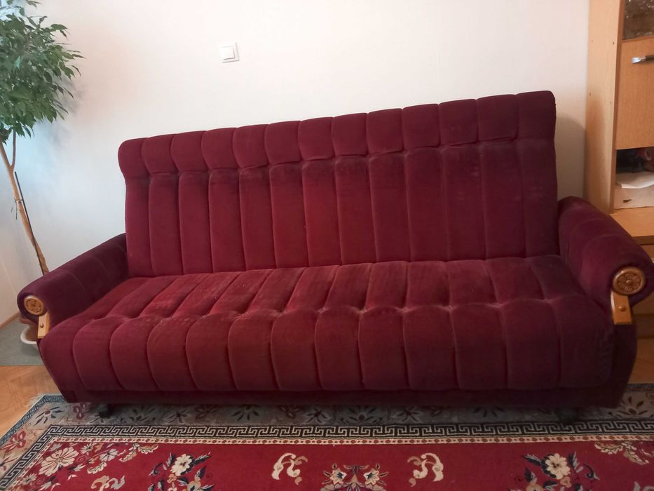 Продава 2 броя дивани