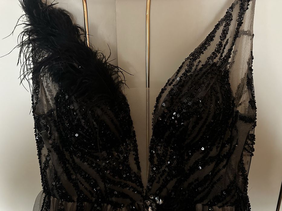 Бална рокля с гол гръб