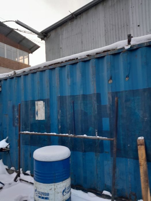 Токарный станок , в рабочем состоянии вместе с контейнером