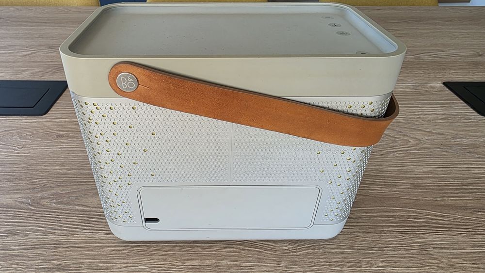 Boxa portabila Bang Olufsen Beolit 12  pentru iphone