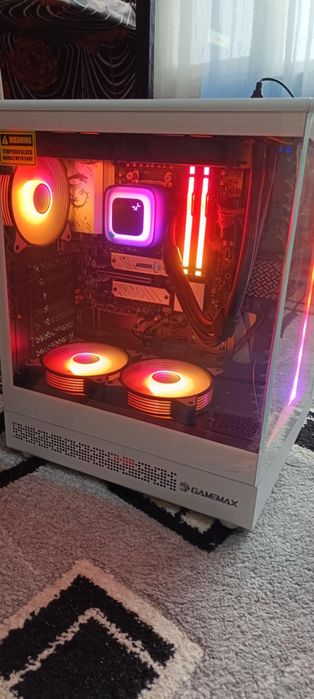 Компютър с процесор AMD Ryzen 7 7800X3D