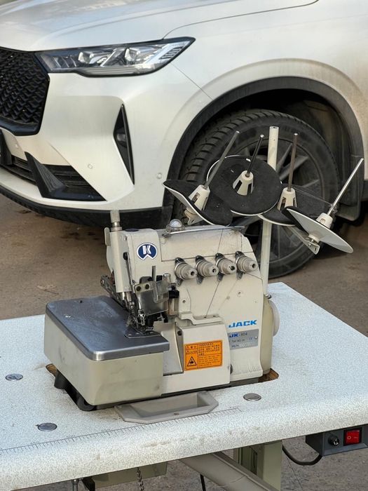 Оверлок промышленный Jack.