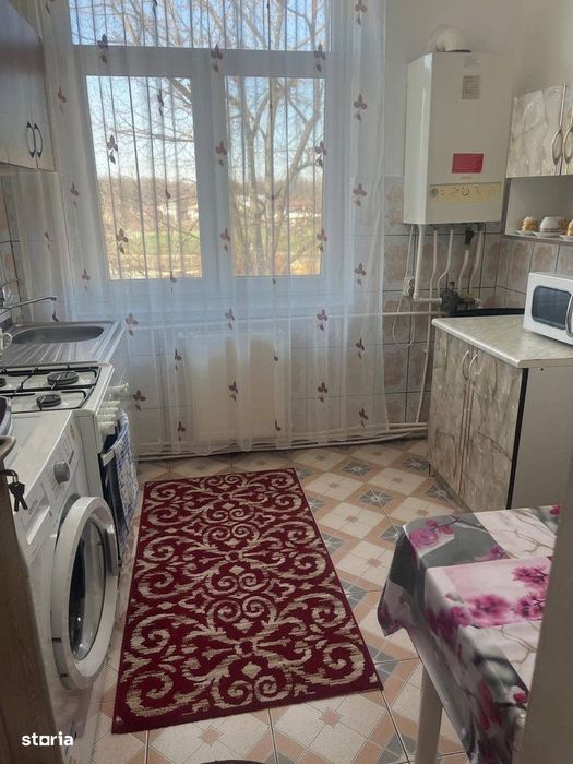 De vanzare apartament cu 2 camere, mobilat și utilat, etaj intermediar