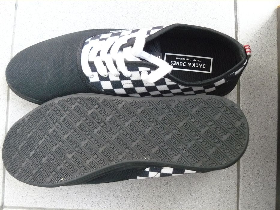 Tenisi Barbati JACK & JONES U.K Noi in cutie,Culoare Negru + Alb,Nr.42