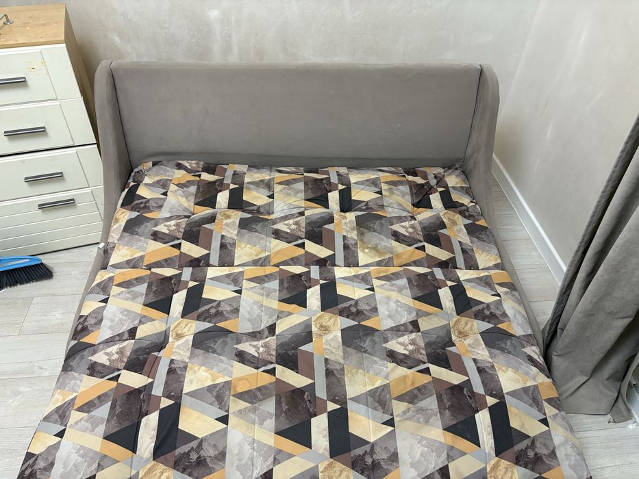 Кровать.б/у железный .