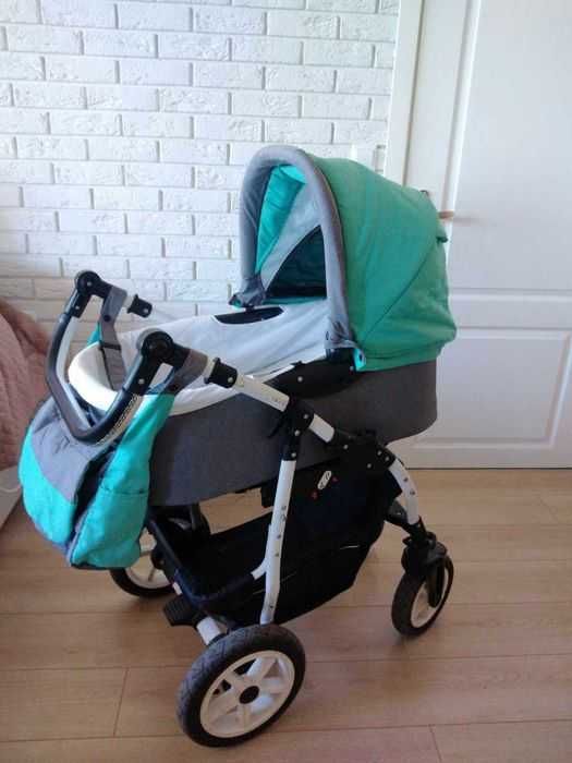 Бебешка количка 2 в 1 с зимен и летен кош