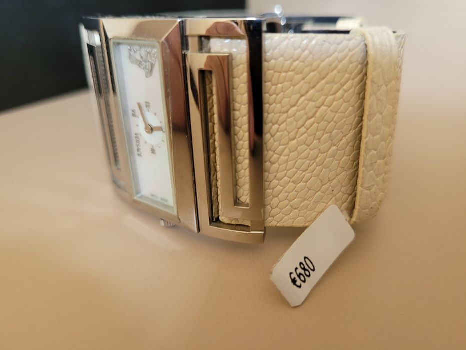 Часовник VERSACE