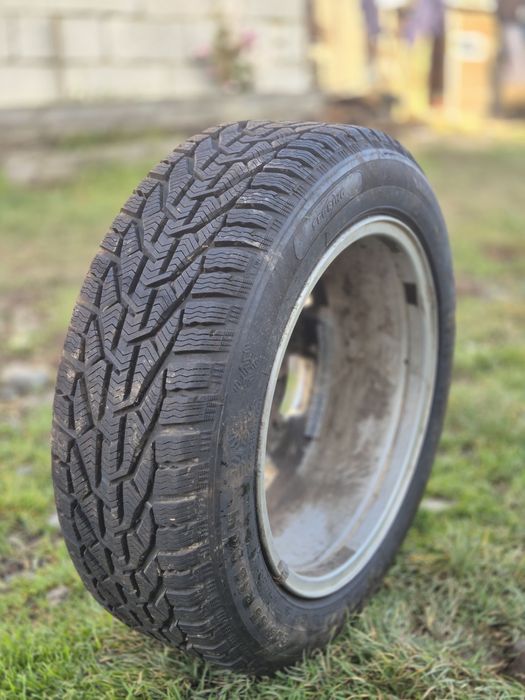 Vând roata de audi a4 b6 . 205 55 r 16  cauciuc nou pe janta de alumin