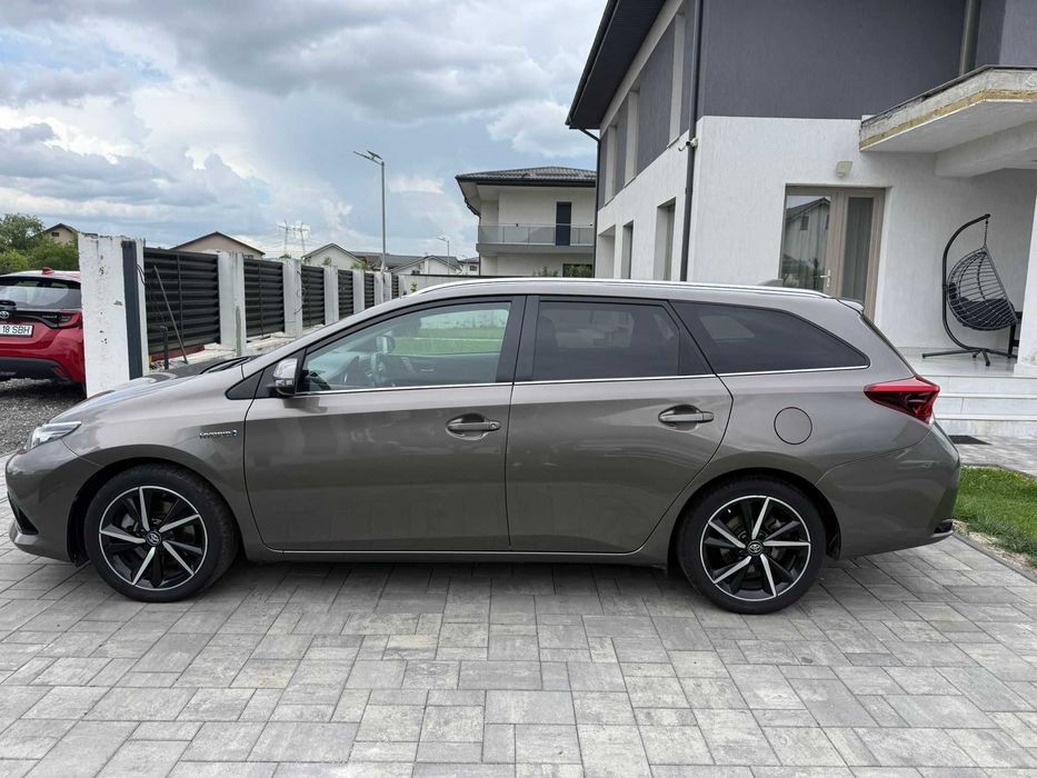 Toyota Auris 2017 Hybrid Lounge 135.000km Istoric Toyota Garantie