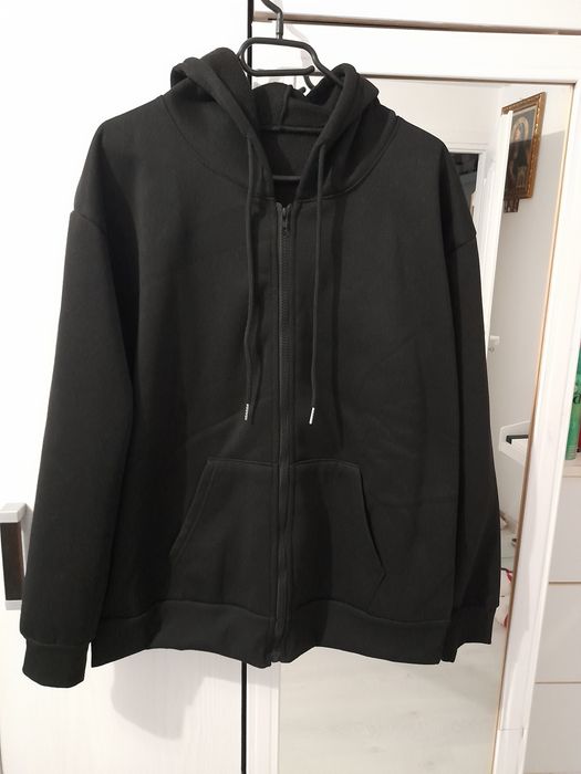 Vând    hanorac   unisex   .