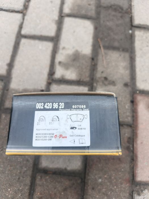 Тормозные колодки  на мерседес