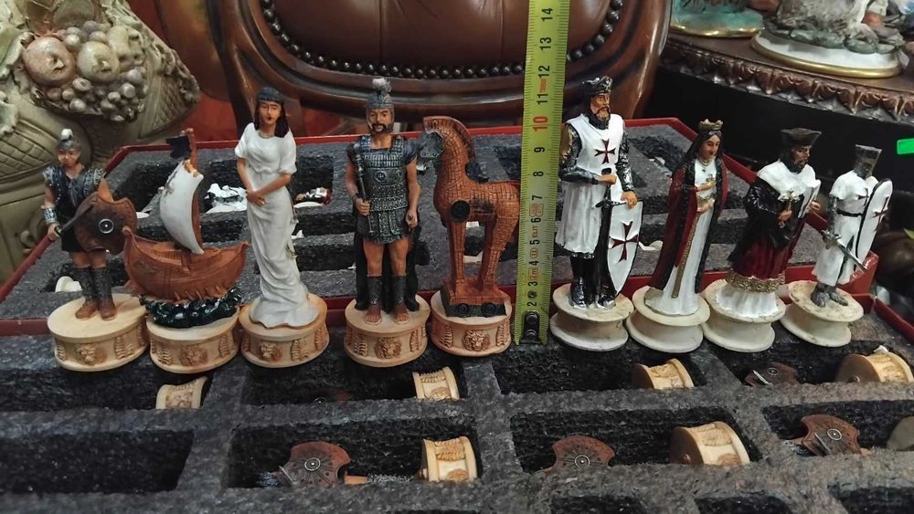 комплекти фигури за шах