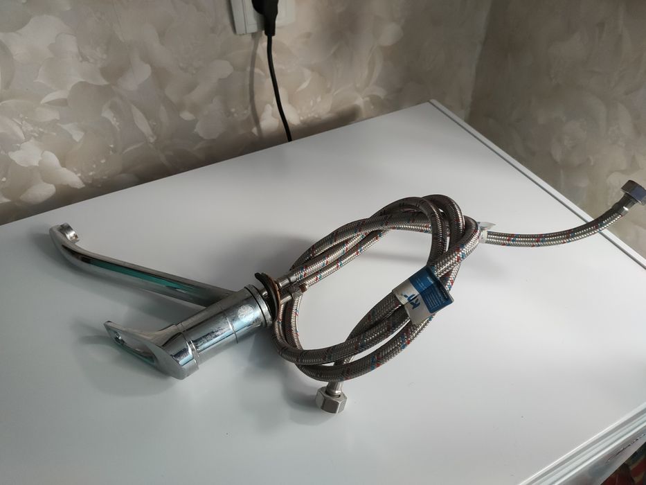 Продам смеситель для кухни.