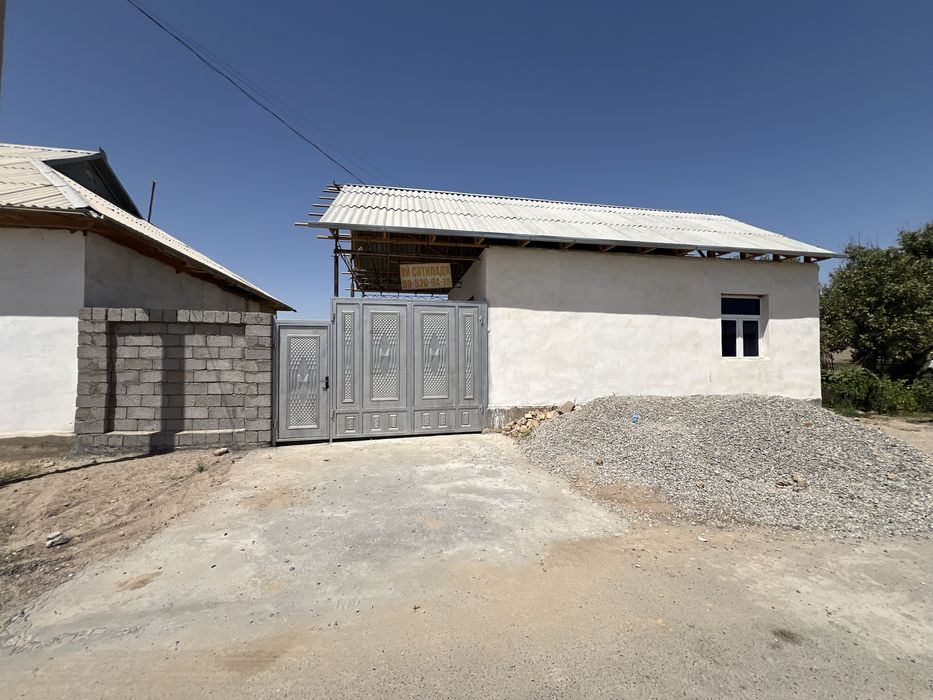 4,5 sotix 2 xona hovli uy sotiladi