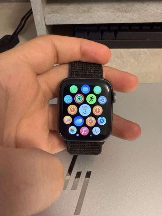 Apple Watch Series 4 Nike 44 mm – Space Gray – 7 curele + accesorii