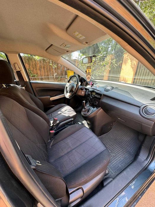 MAZDA 2 2011 — imagine 5