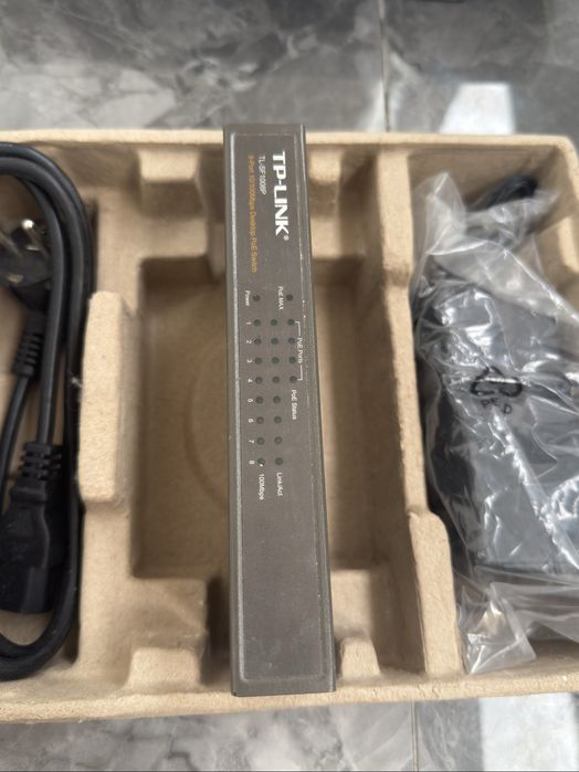 Коммутатор TP-LINK TL-SG1008P