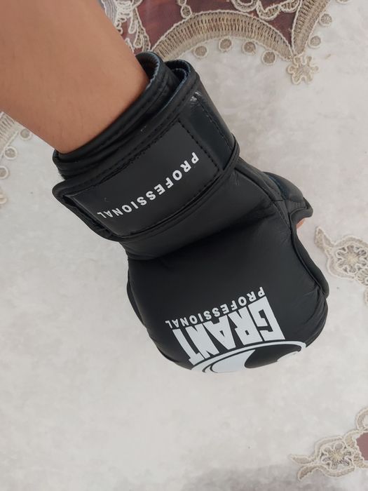 Продам перчатки черепашки и футы