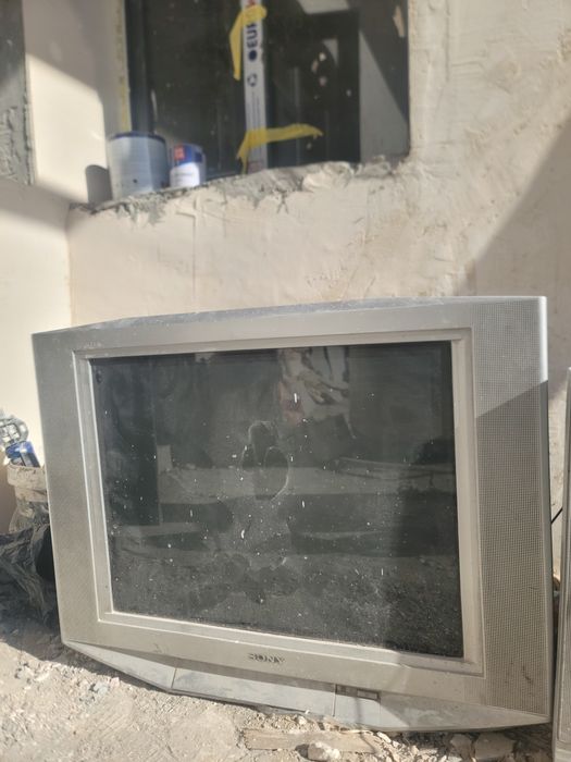 Срочно 2 телевизора Sony. Flatiron.