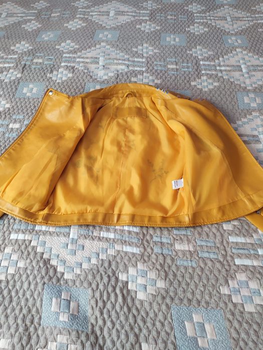 Дамско кожено яке.