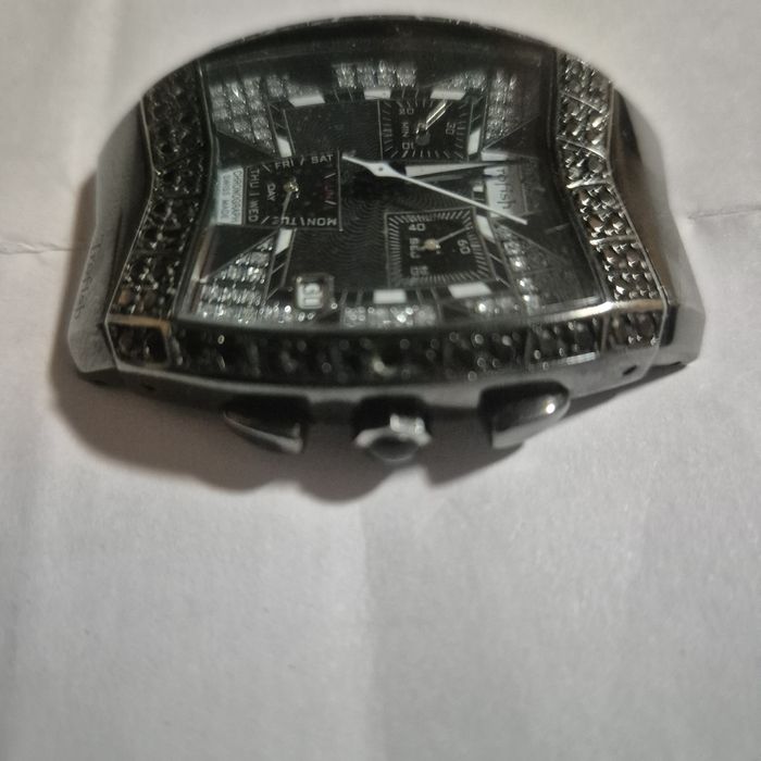 Наручные часы сапфировое стекло.