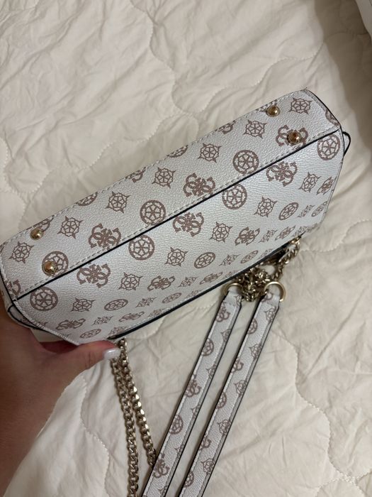 Дамска чанта Guess