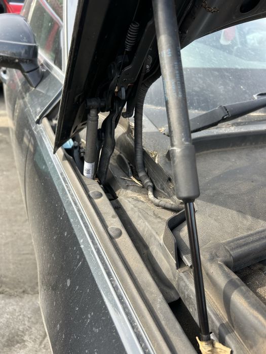 Balamale capotă cu capse pirotehnice Audi A4 B9