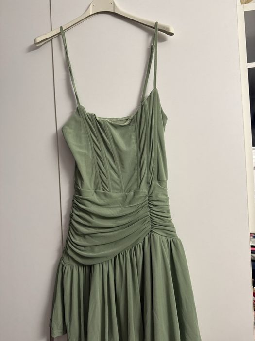 Страхотна къса рокля със цип