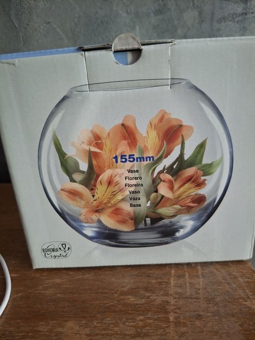 Продам набор из 12предметов и вазу