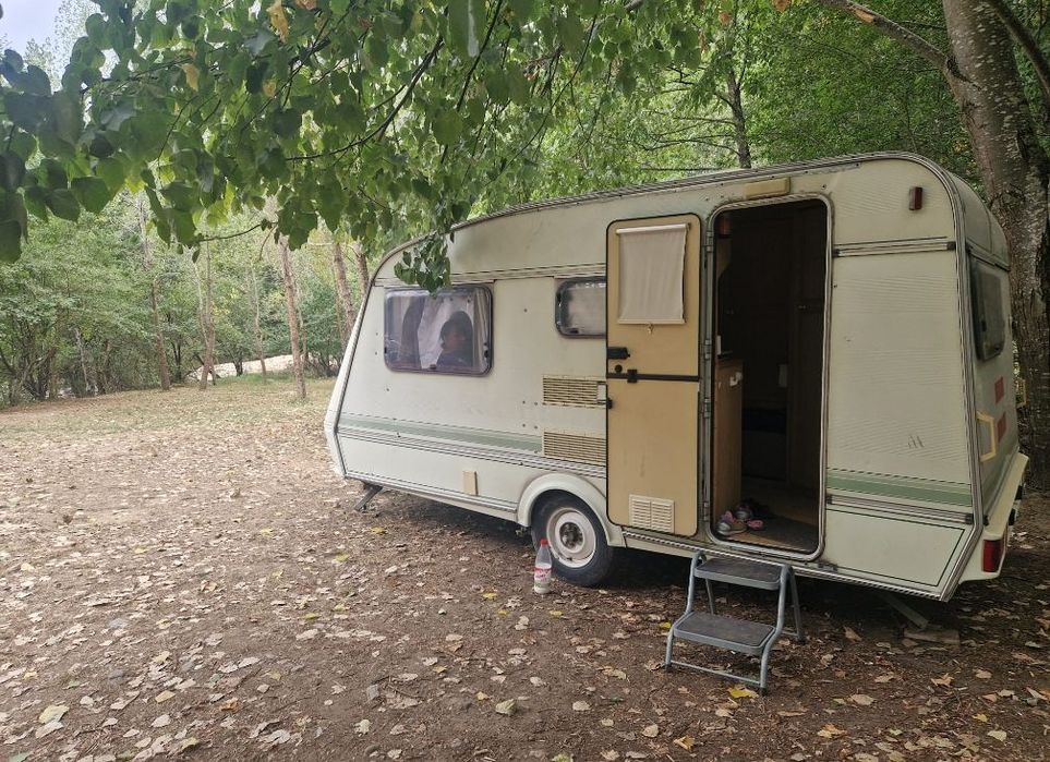Rulota auto  sau remorca de închiriat ,  cu o axă de 750kg