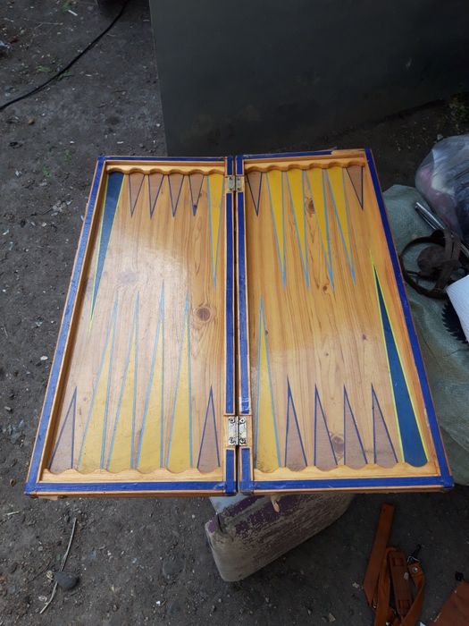 Нарды и шахматы.