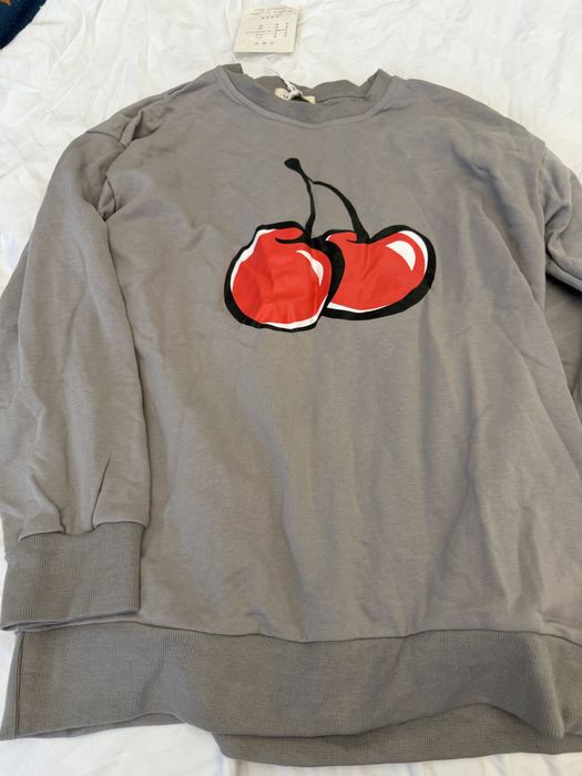 Свитшот , свитер новые !