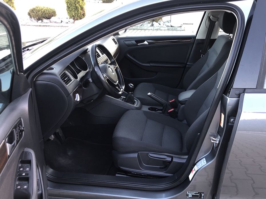 VW Jetta an fabricatie 12/2016 motor 2.0 tdi 110cp navigatie parktronic  comenzi volan jante euro 6
