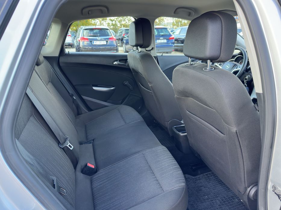 Opel  Astra J 1.4i 2010