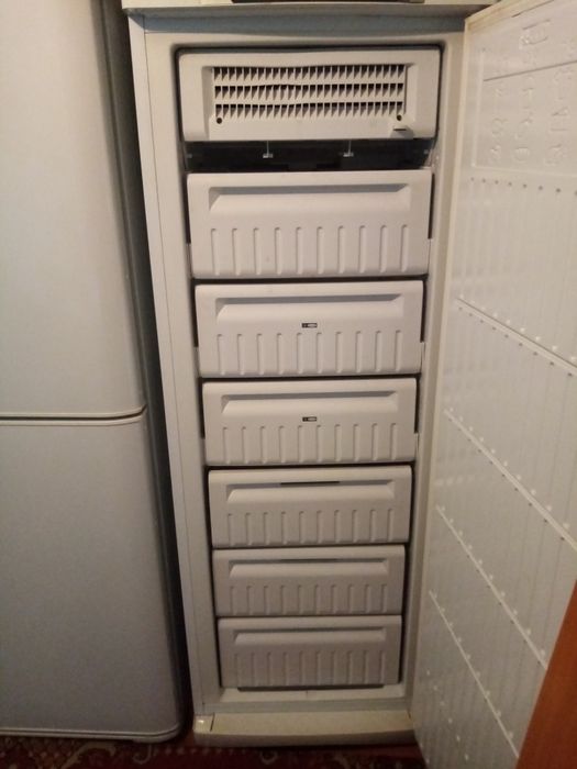 Продам морозильную камеру Индезит или поменяю на телевизор.