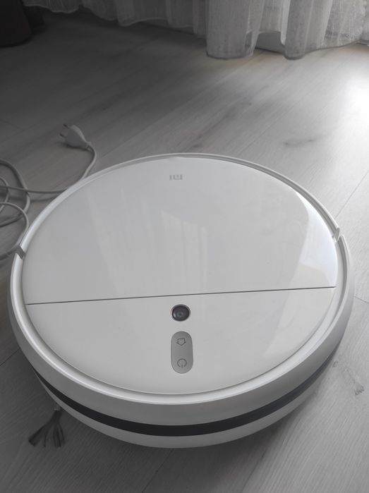 Продам Робот пылесос Mi