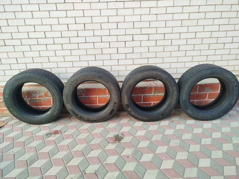Продам комплект шины