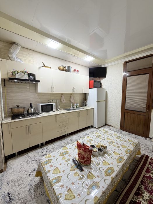 Продаётся двухкомнатная квартира в махалле Коратoш.