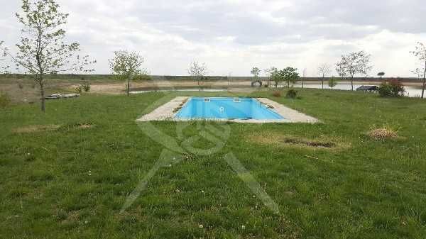 13дка край язовир! С беседки, басейн и барбекю- развит туризъм!