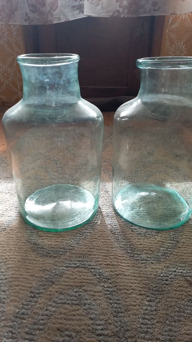 Продавам стъклени буркани  10литра