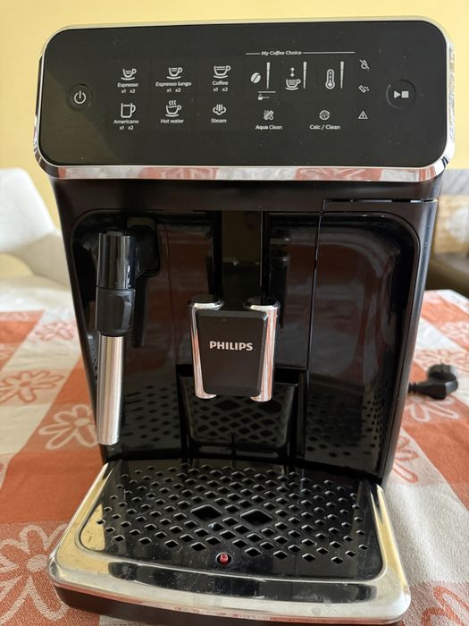 Кафеавтомат Philips EP3221, 15 bar, 1500 W, Система за разпенване на мляко, Керамични мелачки, Сензорен екран