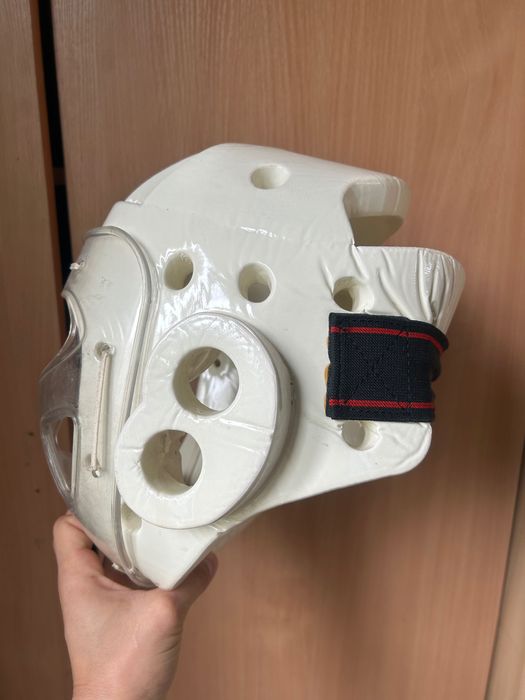 Таэквондо шлем белый